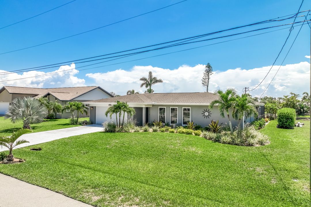 5241 Versailles Ct, Cape Coral, FL 33904