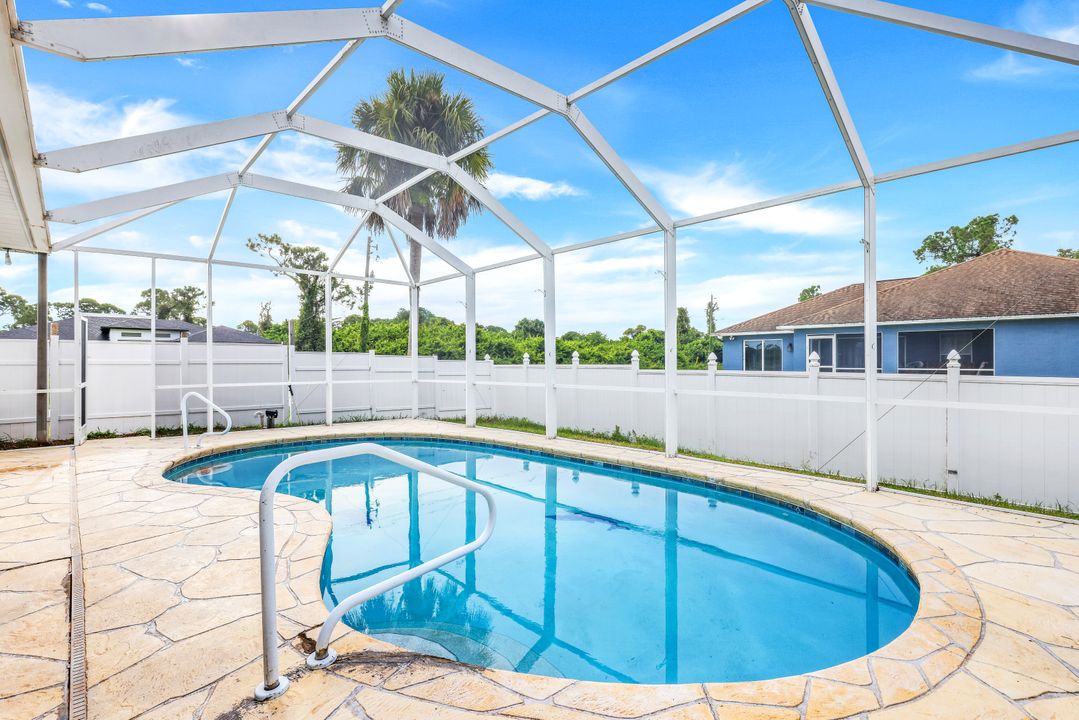 3705 Kilarney St, Fort Myers, FL 33905