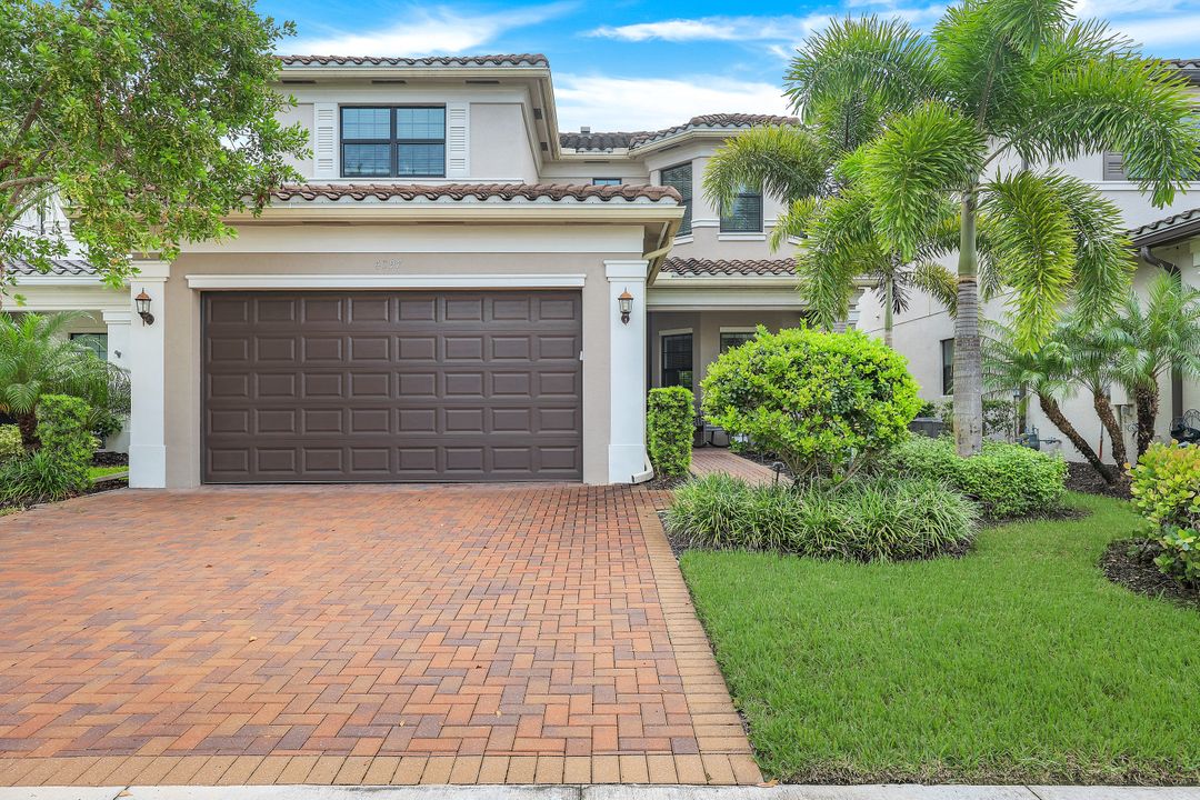 4397 Aurora St, Naples, FL 34119