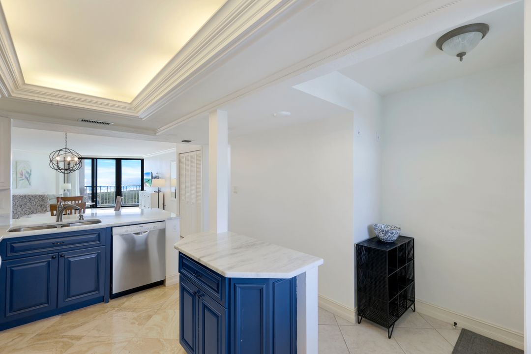 320 Seaview Ct #1401, Marco Island, FL 34145