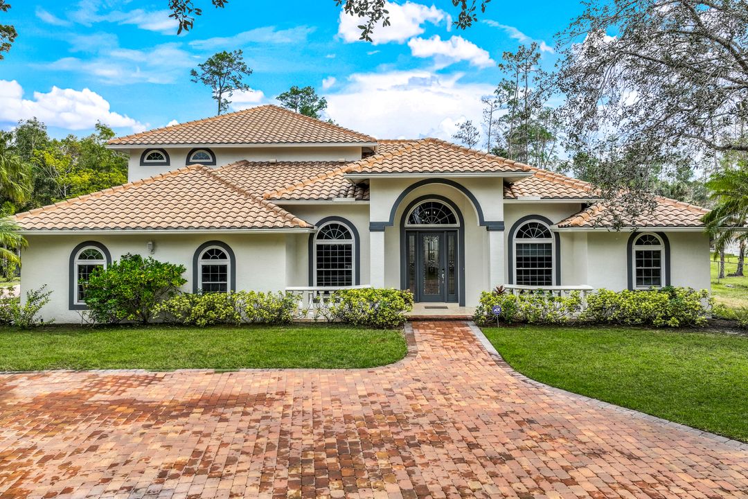 1540 Oakes Blvd, Naples, FL 34119