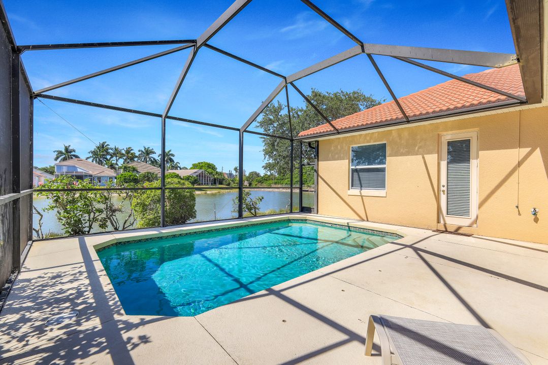 5014 Old Pond Dr, Naples, FL 34104