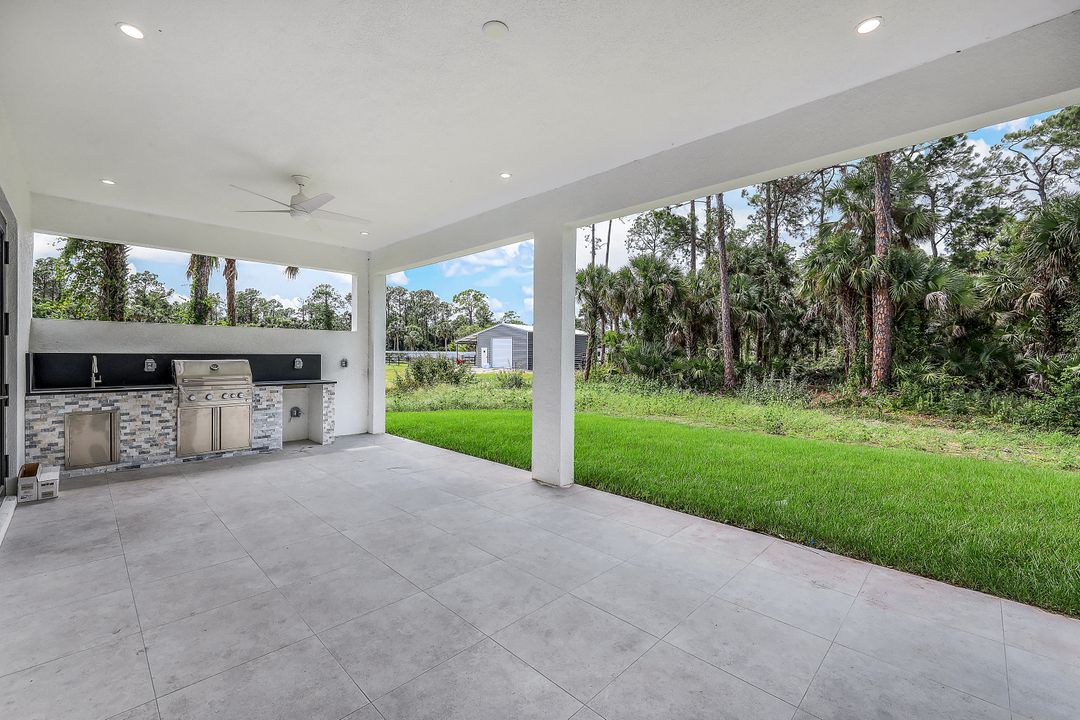 867 2nd St NE, Naples, FL 34120