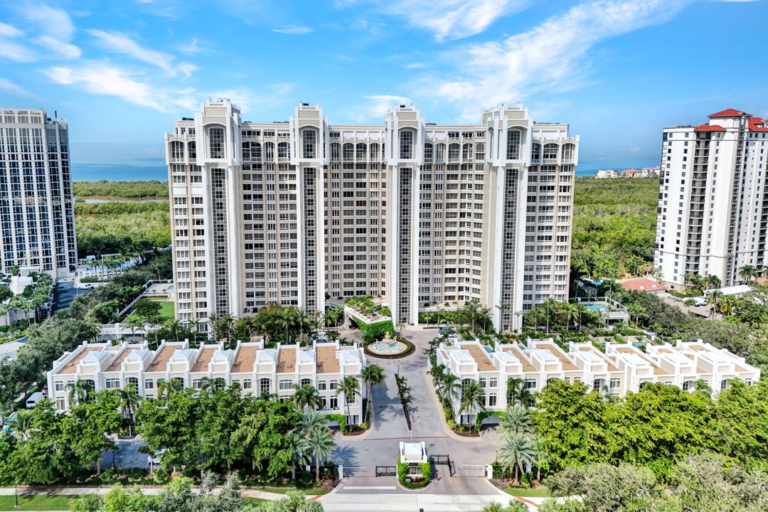 7117 Pelican Bay Blvd #1604, Naples, FL 34108