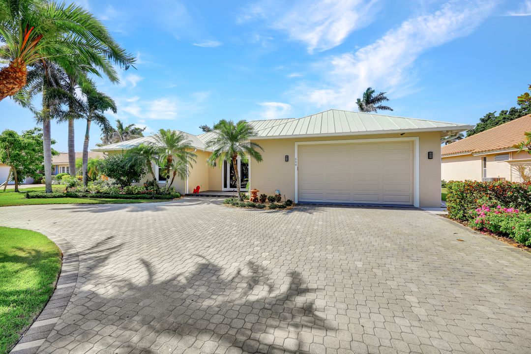 540 Harbour Dr, Naples, FL 34103