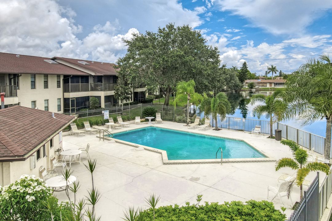 5287 Treetops Dr #105, Naples, FL 34113