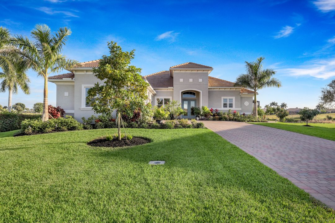 18024 Sandtrap Dr, Naples, FL 34114