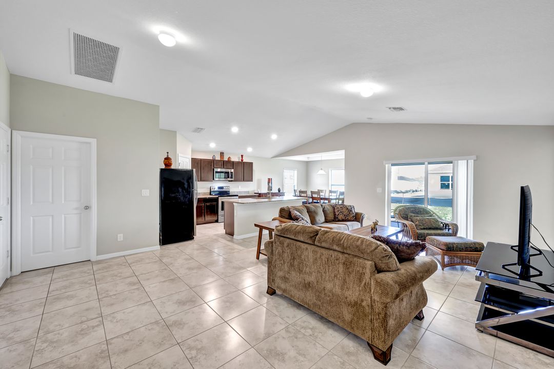 700 NW 8th Terrace, Cape Coral, FL 33993