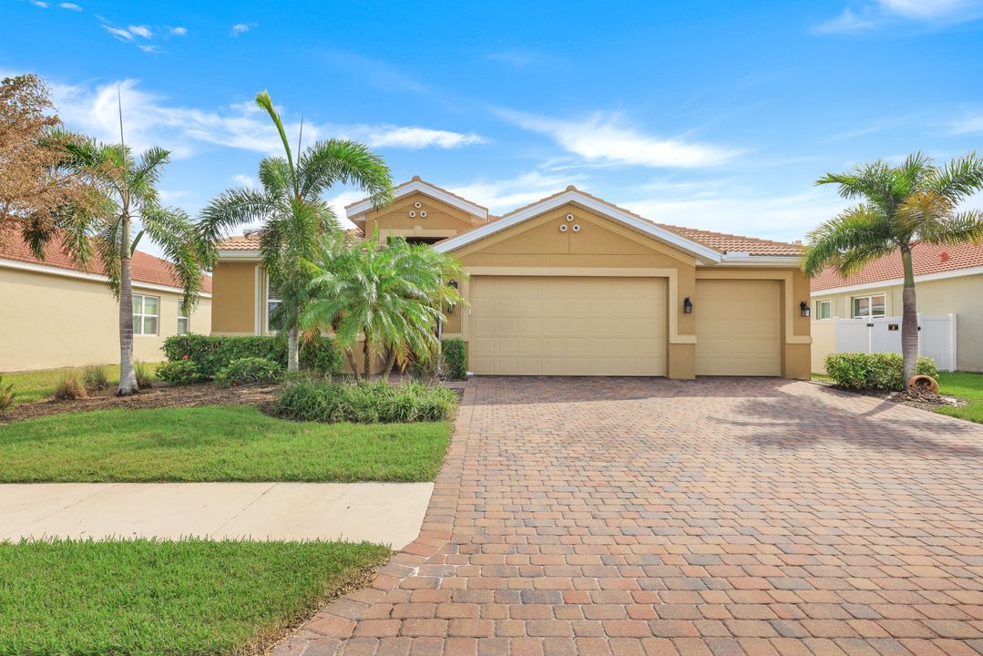 2971 Sunset Pointe Cir, Cape Coral, FL 33914