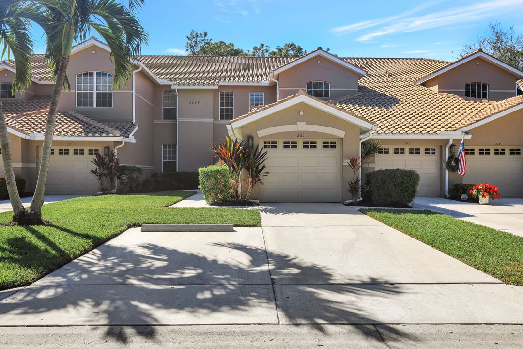 8245 Danbury Blvd #203, Naples, FL 34120