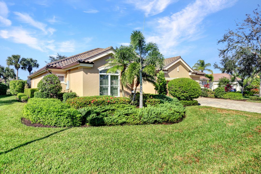 9784 Nickel Ridge Cir, Naples, FL 34120