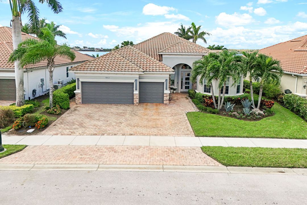 9063 Graphite Cir, Naples, FL 34120