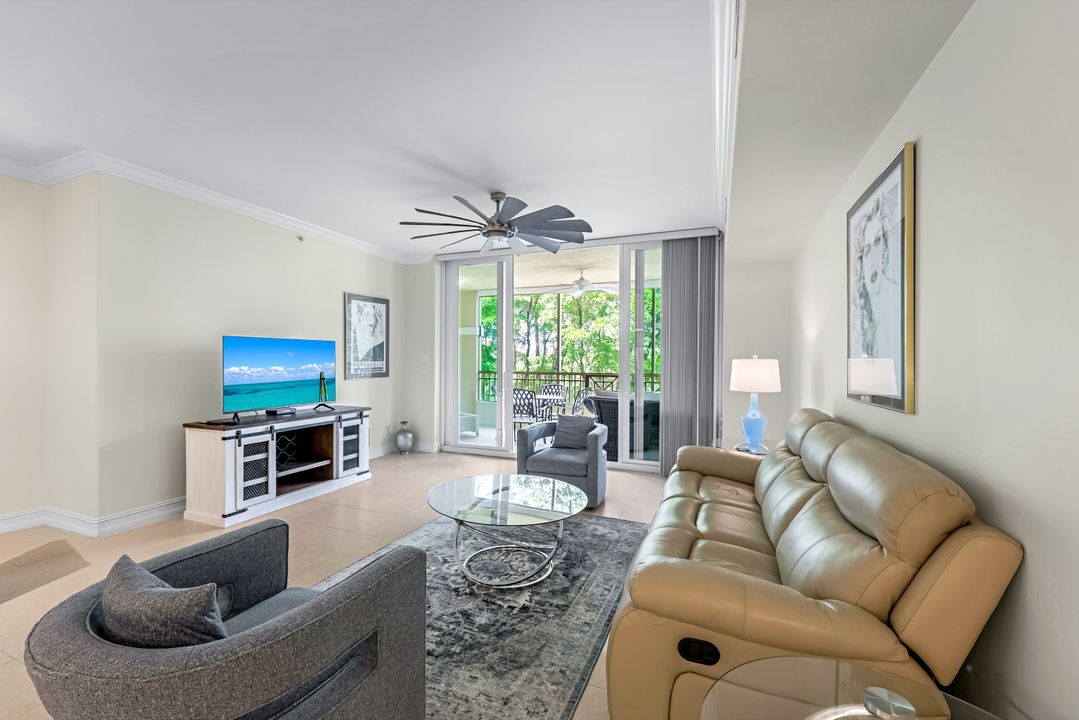 2728 Tiburon Blvd E #204, Naples, FL 34109