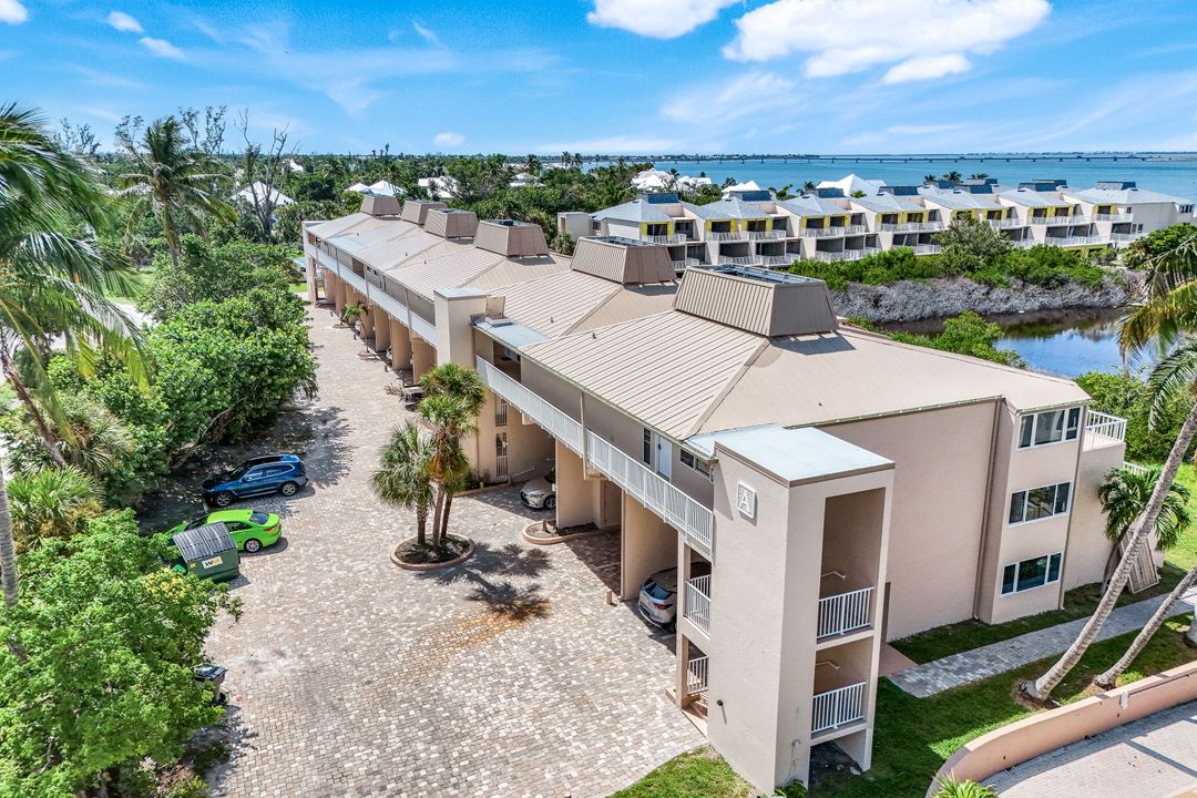 200 Periwinkle Way #114, Sanibel, FL 33957