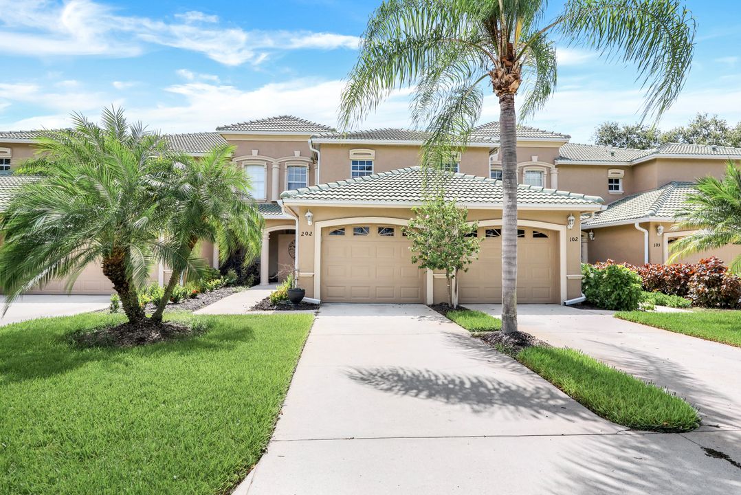 3595 Laurel Greens Ln N #202, Naples, FL 34119