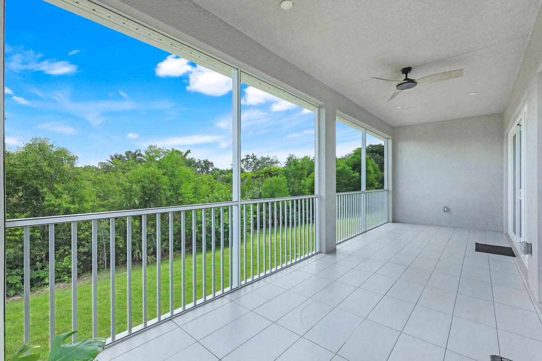 172 Indies Dr E #201, Naples, FL 34114