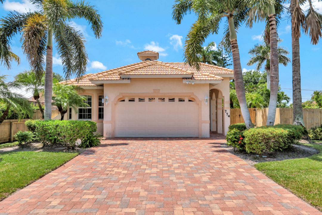 774 105th Ave N, Naples, FL 34108