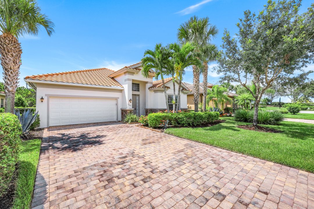 9062 Limestone Ln, Naples, FL 34120