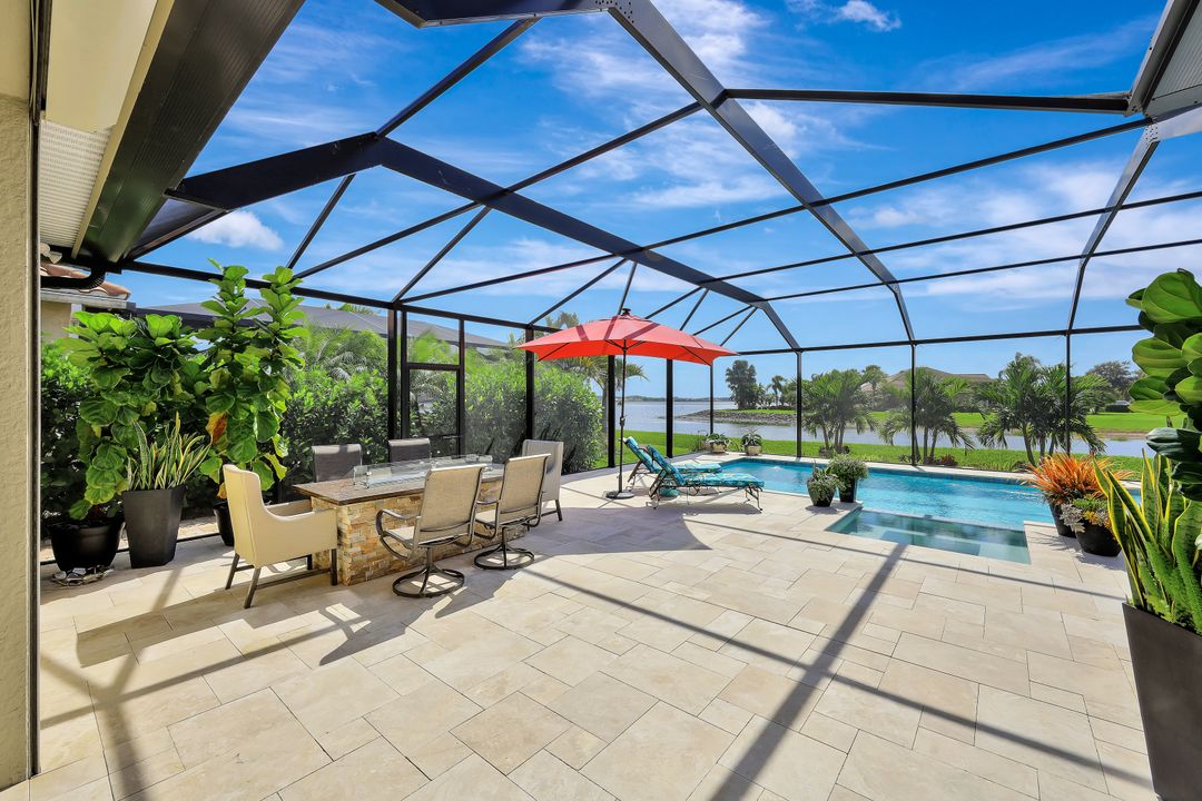 9423 Quarry Dr, Naples, FL 34120