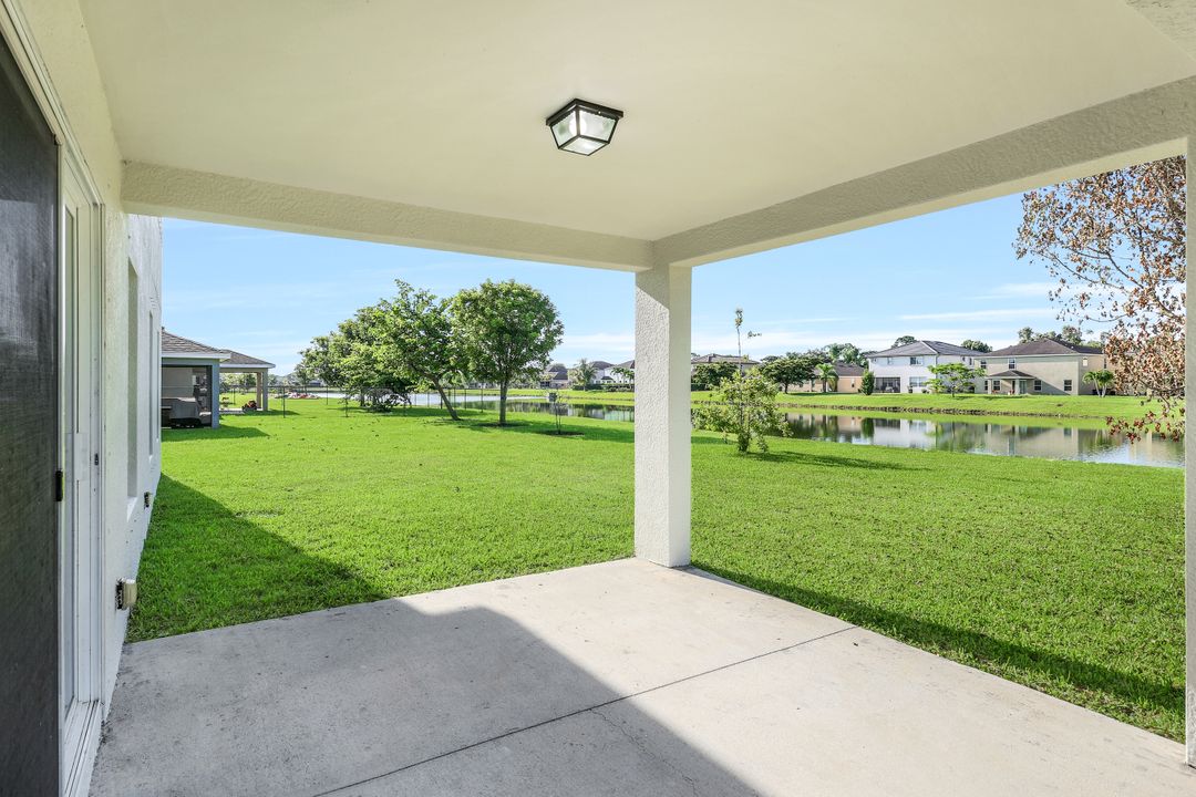 19413 Mossy Ledge Terrace, Lehigh Acres, FL 33936