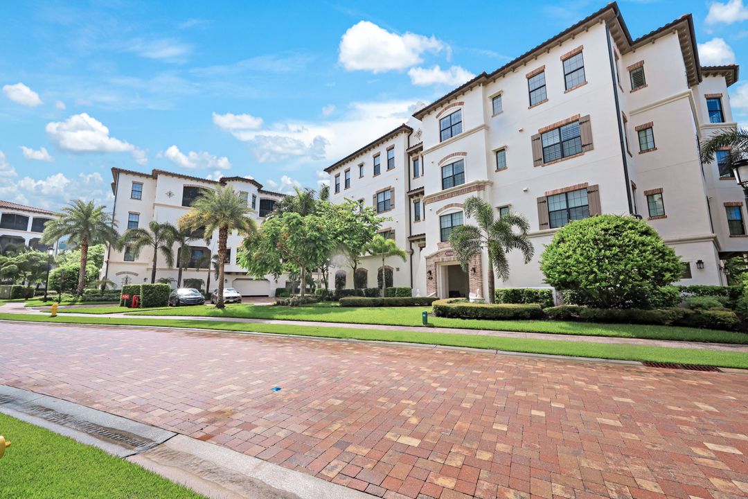 16440 Carrara Way #302, Naples, FL 34110