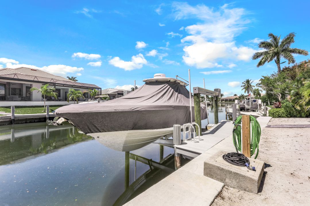 212 Seahorse Ct, Marco Island, FL 34145