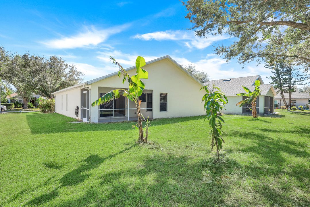 9261 Middle Oak Dr, Fort Myers, FL 33967