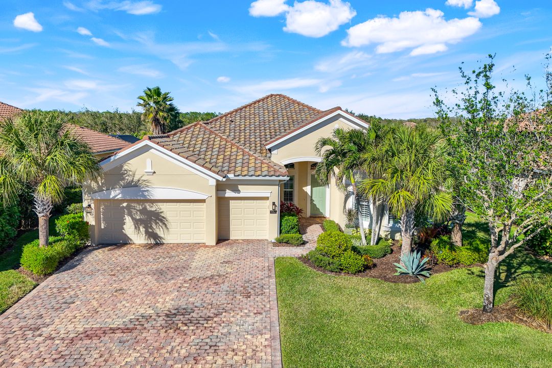 9302 Quarry Dr, Naples, FL 34120