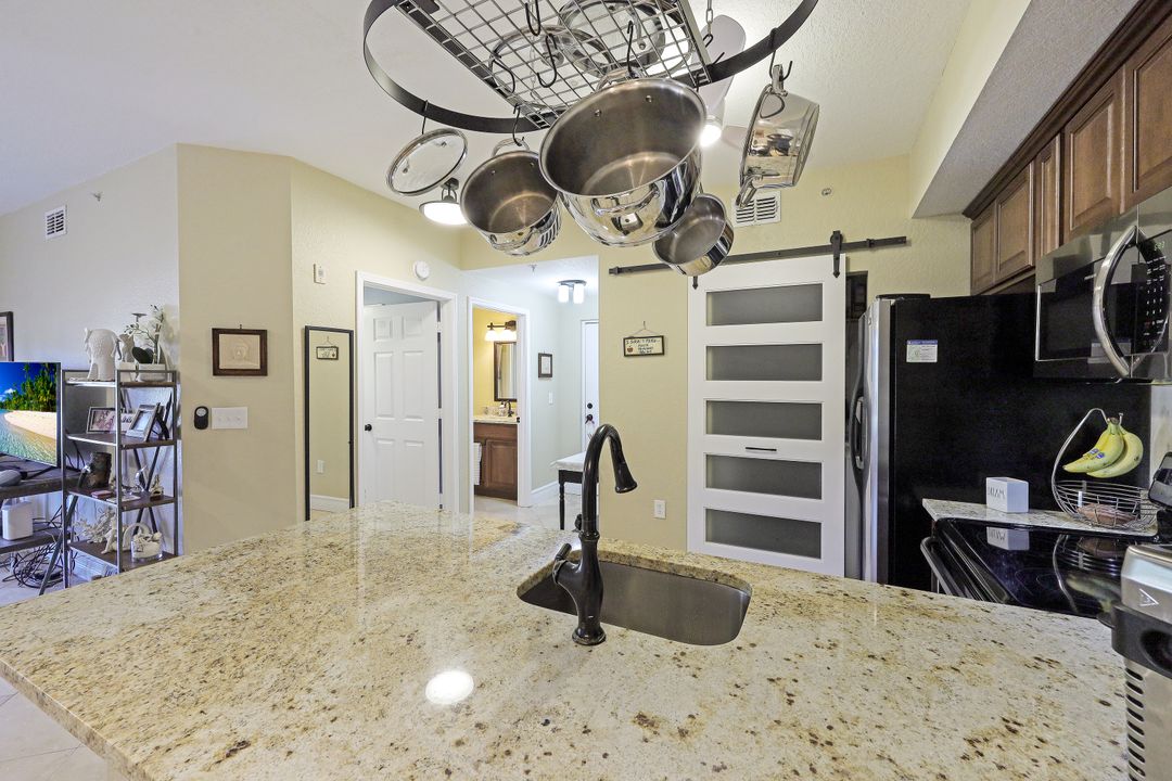 6450 Aragon Way APT 208, Fort Myers, FL 33966