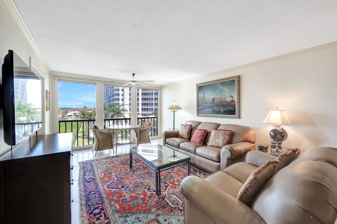 271 Southbay Dr #254, Naples, FL 34108