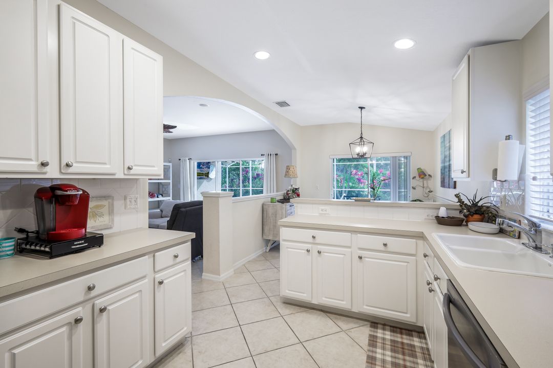 7892 Leicester Dr, Naples, FL 34104