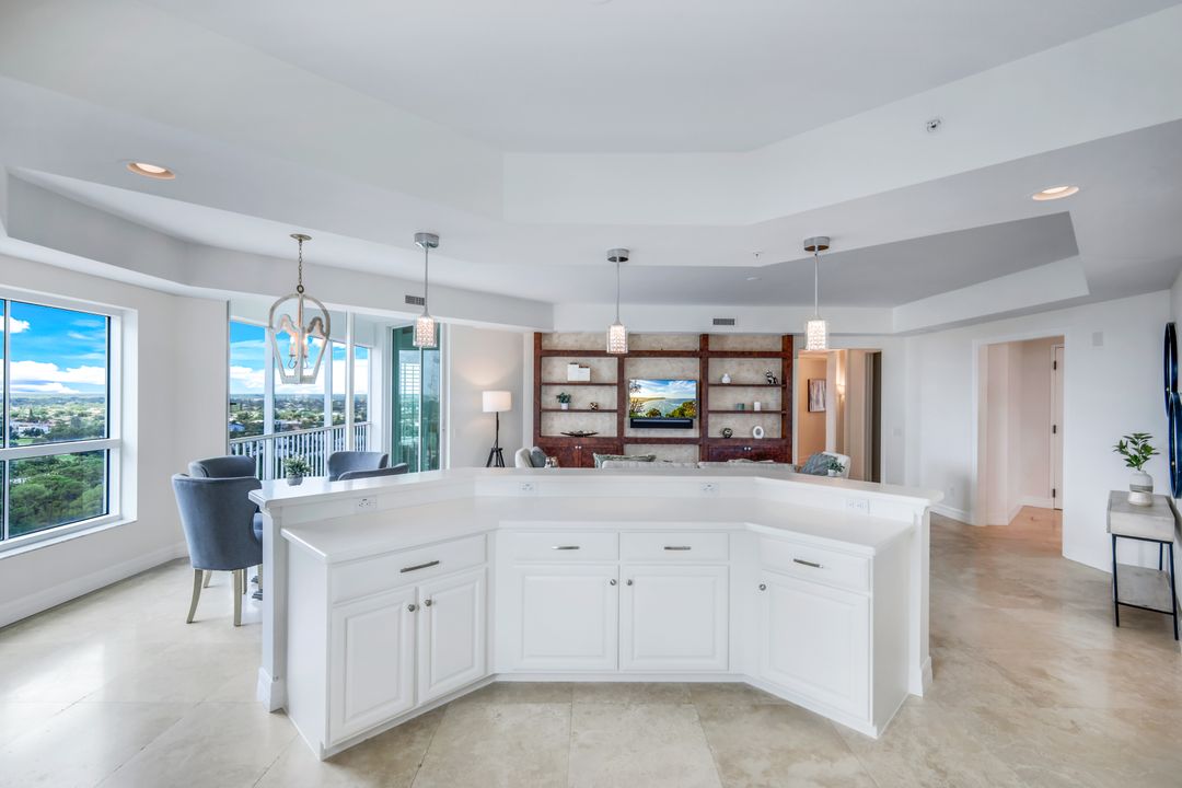 295 Grande Way #1406, Naples, FL 34110