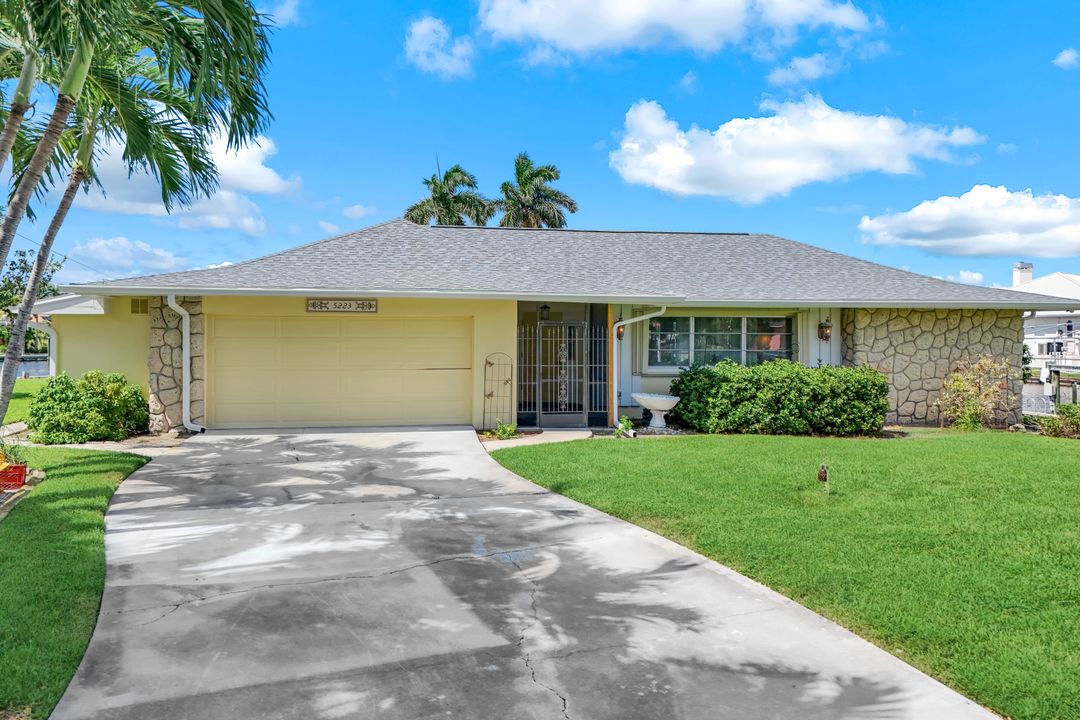 5223 Savoy Ct, Cape Coral, FL 33904