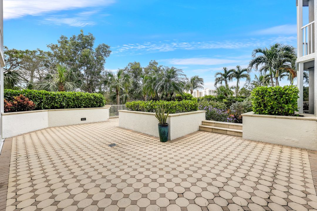 315 Dunes Blvd #T-01, Naples, FL 34110