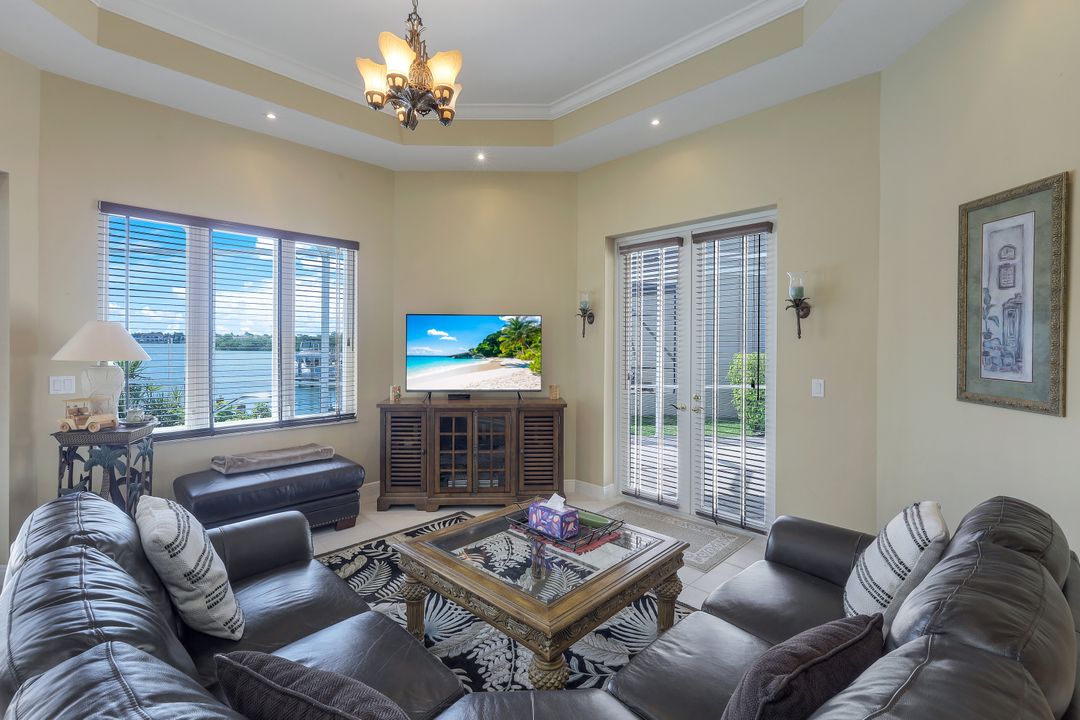 875 Hyacinth Ct, Marco Island, FL 34145