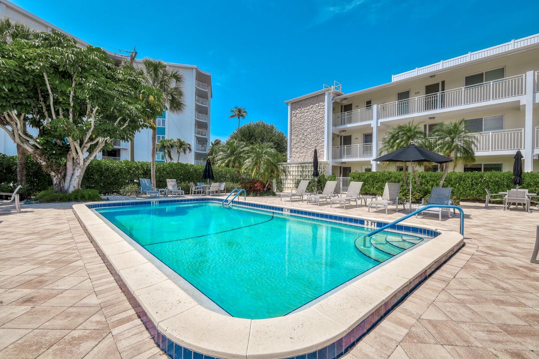 212 Banyan Blvd  #212, Naples, FL 34102