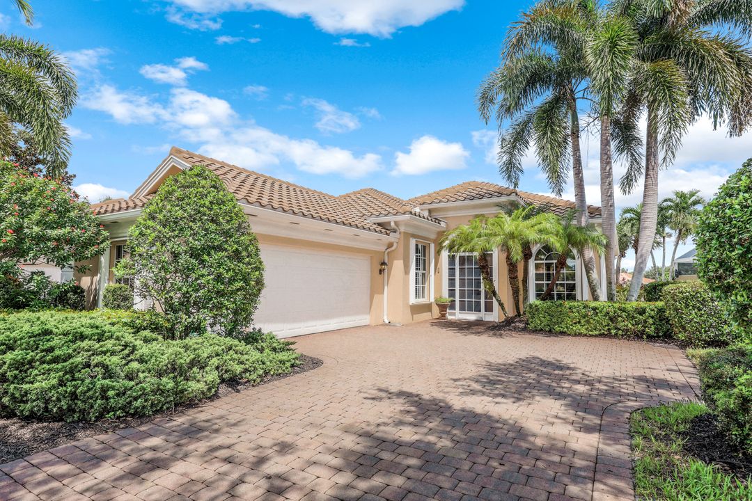 5449 Freeport Ln, Naples, FL 34119