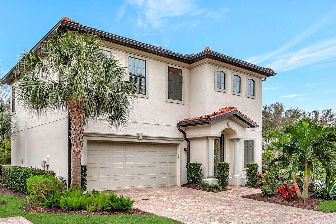 1326 Oceania Dr, Naples, FL 34113