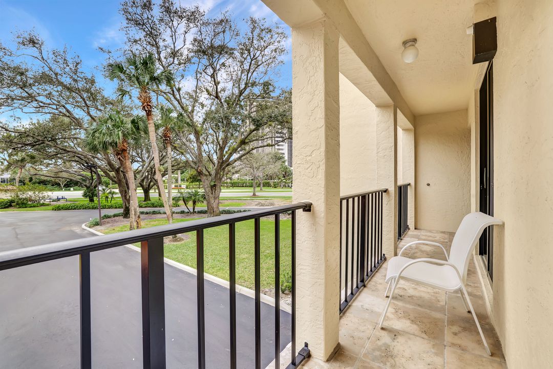 6040 Pelican Bay Blvd #101, Naples, FL 34108