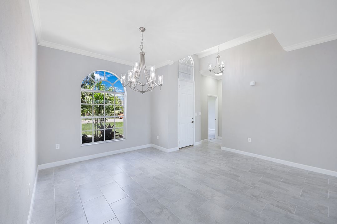 5240 Malvern Ct, Naples, FL 34112