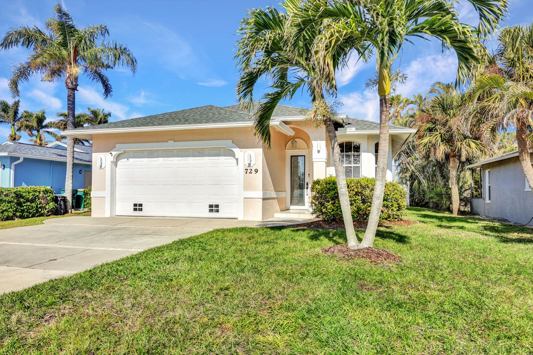 729 107th Ave N, Naples, FL 34108