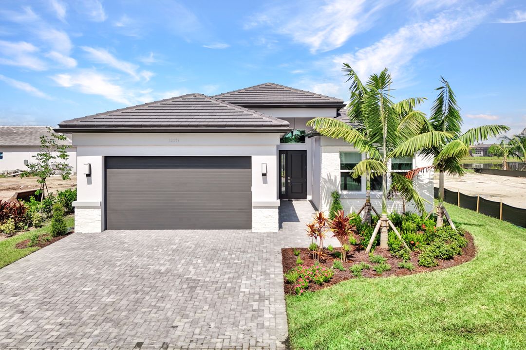 12219 Lotus Ave, Naples, FL 34120