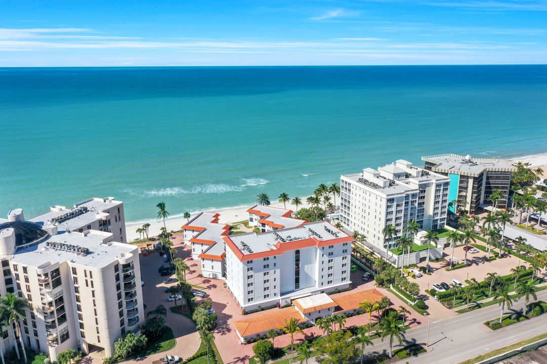 3333 Gulf Shore Blvd N #2, Naples, FL 34103