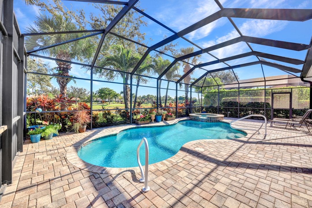 9115 Crystal Ct, Naples, FL 34120