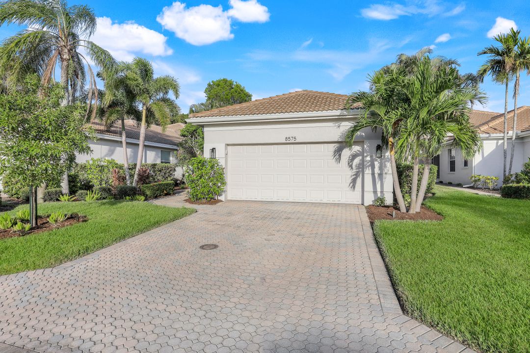 8575 Peppertree Way, Naples, FL 34114