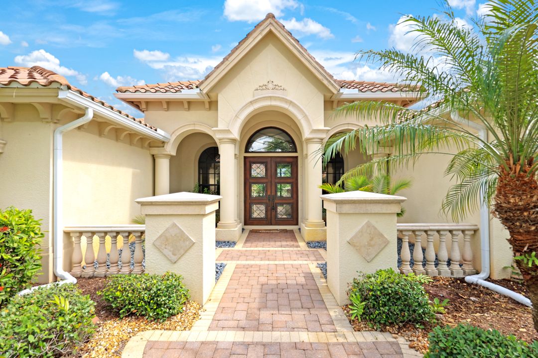 1011 Tivoli Dr, Naples, FL 34104