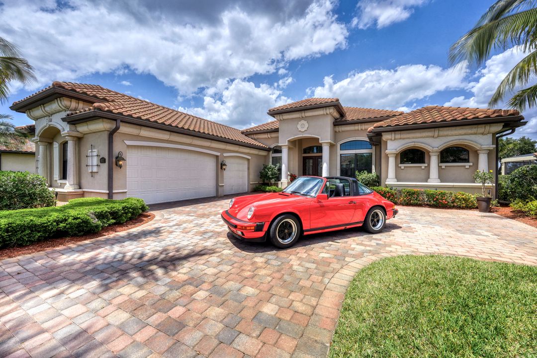 9872 Corso Bello Dr, Naples, FL 34113