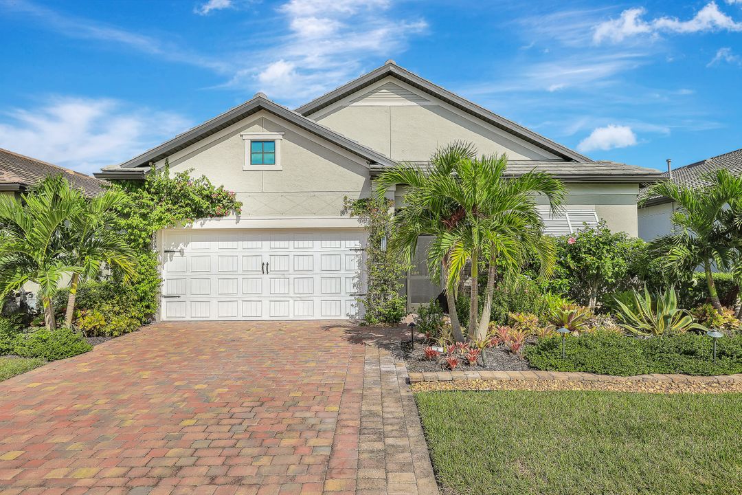 9372 Night Heron Ln, Naples, FL 34120