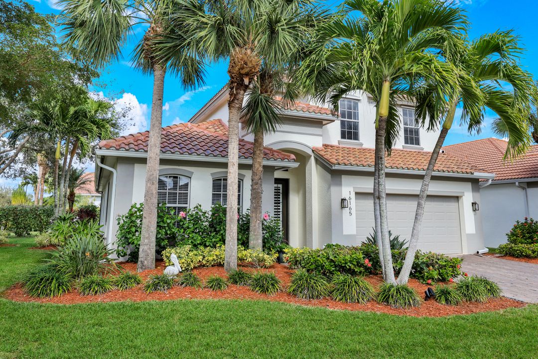 16165 Parque Ln, Naples, FL 34110