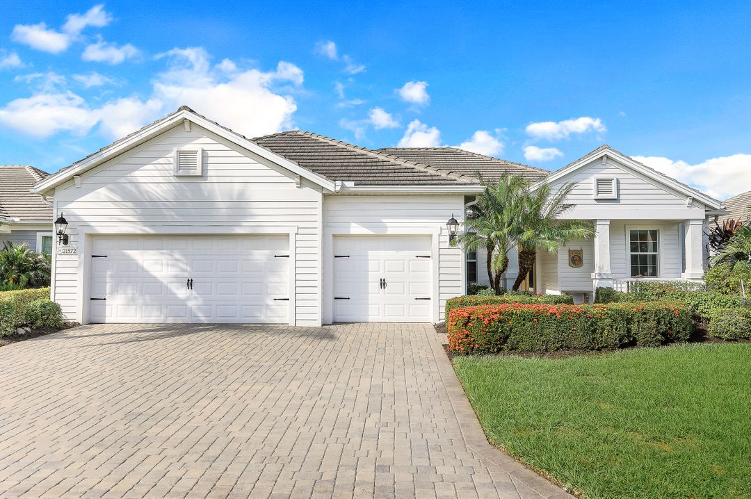 21572 Oaks of Estero Cir, Estero, FL 33928